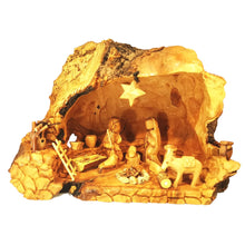 画像をギャラリービューアに読み込む, Large nativity scene carved into natural olive wood. Hand carved faceless figured. Camp fire, well, ladder, pots, urns, Star of Bethlehem