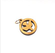 画像をギャラリービューアに読み込む, Handmade in Bethlehem olive wood dove in circular pendant