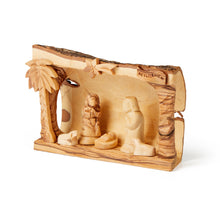 画像をギャラリービューアに読み込む, Large Log Nativity with Faceless Figures
