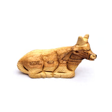 画像をギャラリービューアに読み込む, Large Handmade Olive Wood Detailed Figure From Bethlehem - Cow
