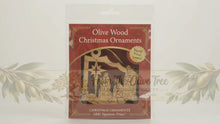 ギャラリービューアA wooden hanging Christmas decoration depicting the nativity scene with the 3 Kings giving their gifts to baby Jesus.に読み込んでビデオを見る

