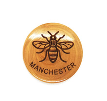 画像をギャラリービューアに読み込む, Circular olive wood magnet with bee and MANCHESTER lasered on
